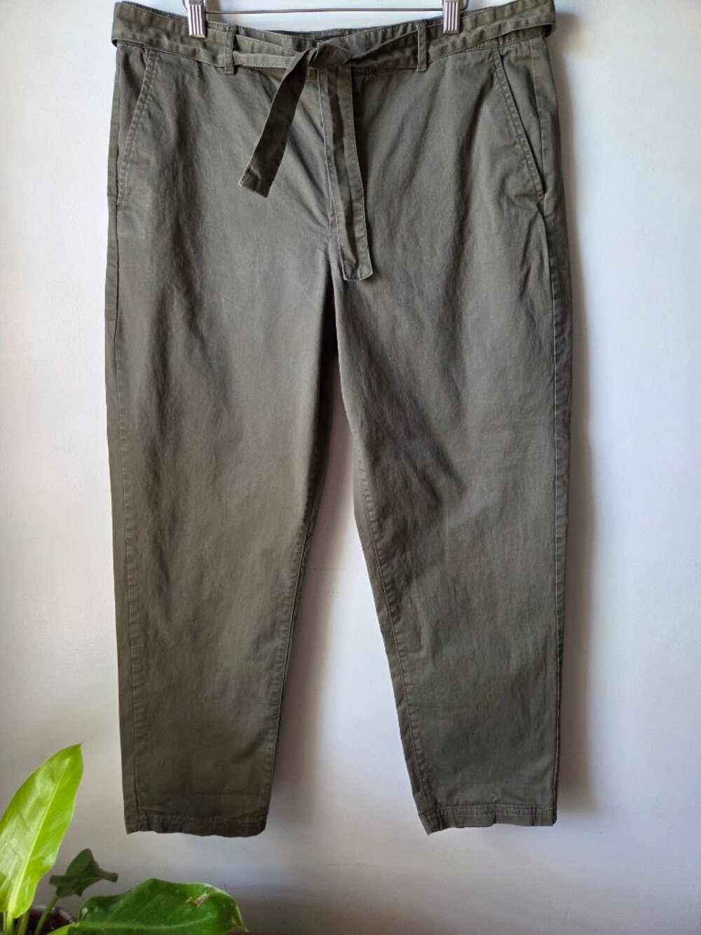 EUC BANANA REPUBLIC ARMY GREEN CHINO PANT BELTED SIZE 14 WOMENS